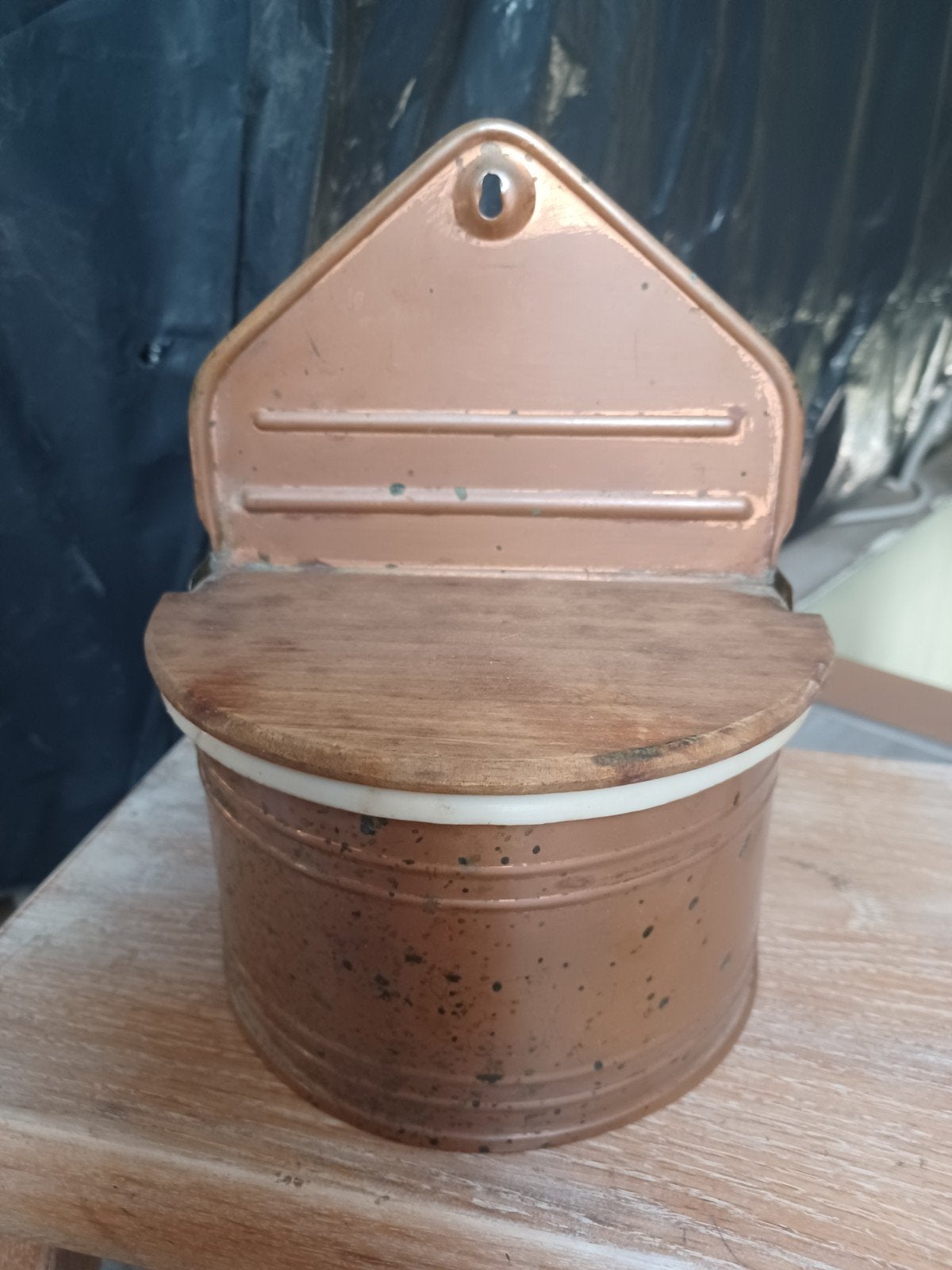 Grote zoutpot om op te hangen., Ophalen of Verzenden