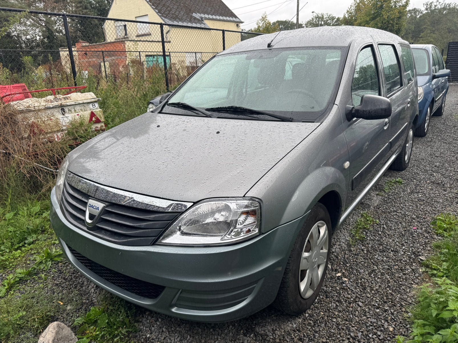 Dacia Logan 1.2 benzine km122.000 bj 2010 euro4, Auto's, Dacia, Logan, Bedrijf, Euro 4, Zilver of Grijs