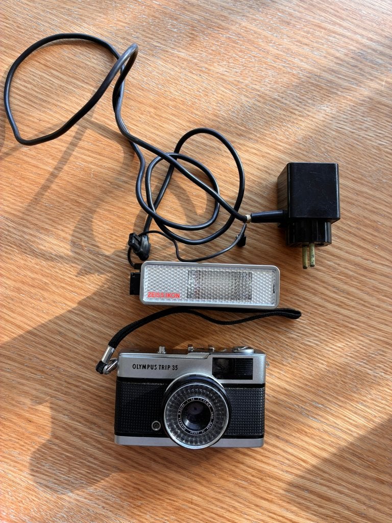 Vintage Olympus Trip 35 + Zeiss Ikon flitser, Enlèvement, Utilisé, Compact, Olympus