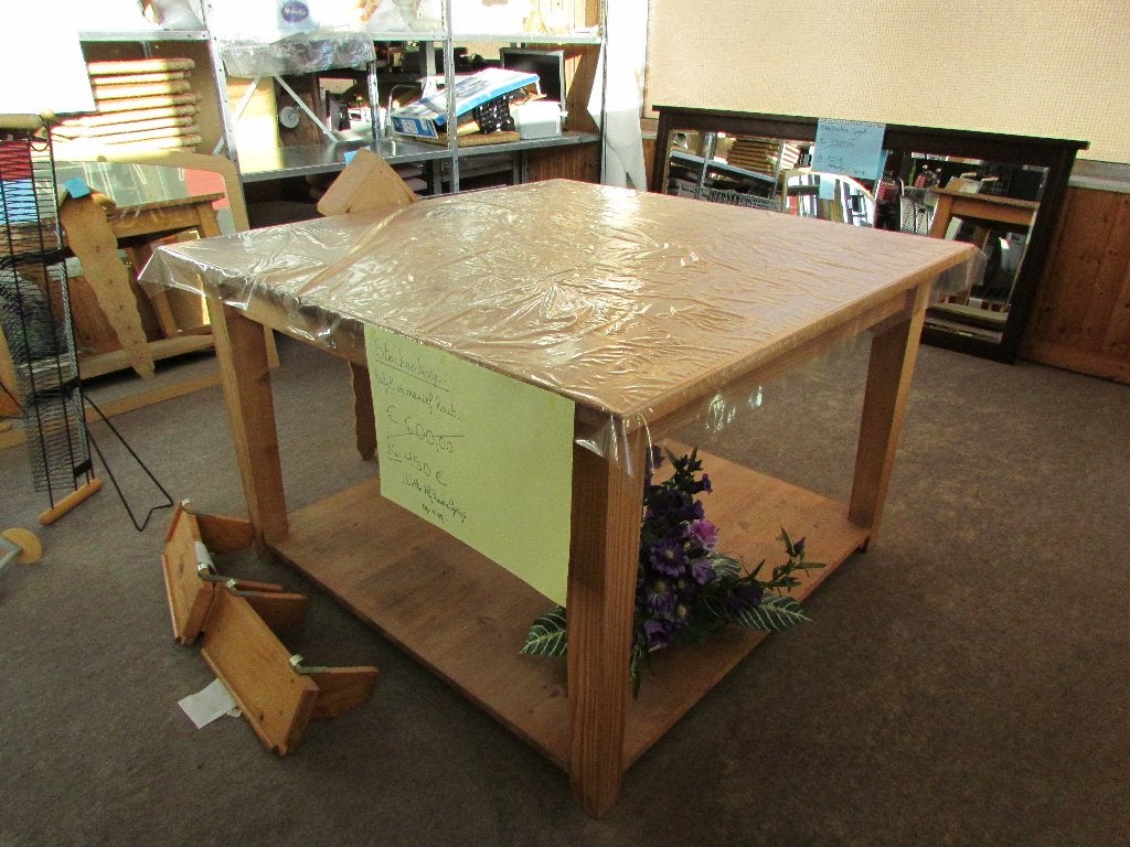Nieuw vierkante eettafel 150 euro., Ophalen, Nieuw