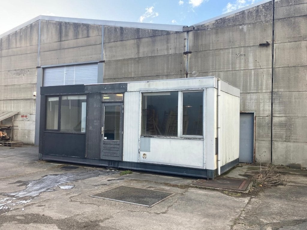 Conteneur de bureau, Enlèvement