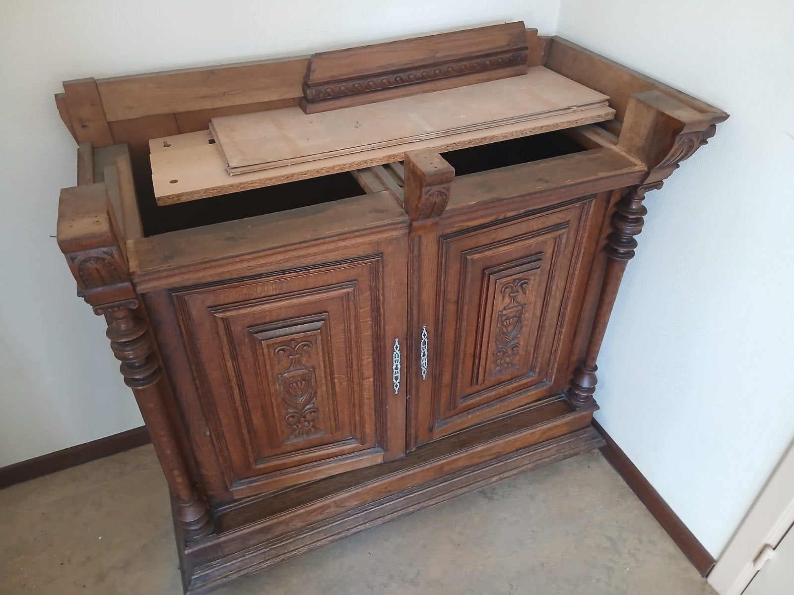 Houten kast, Ophalen