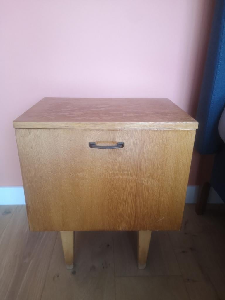 2 retro nachtkastjes, Ophalen