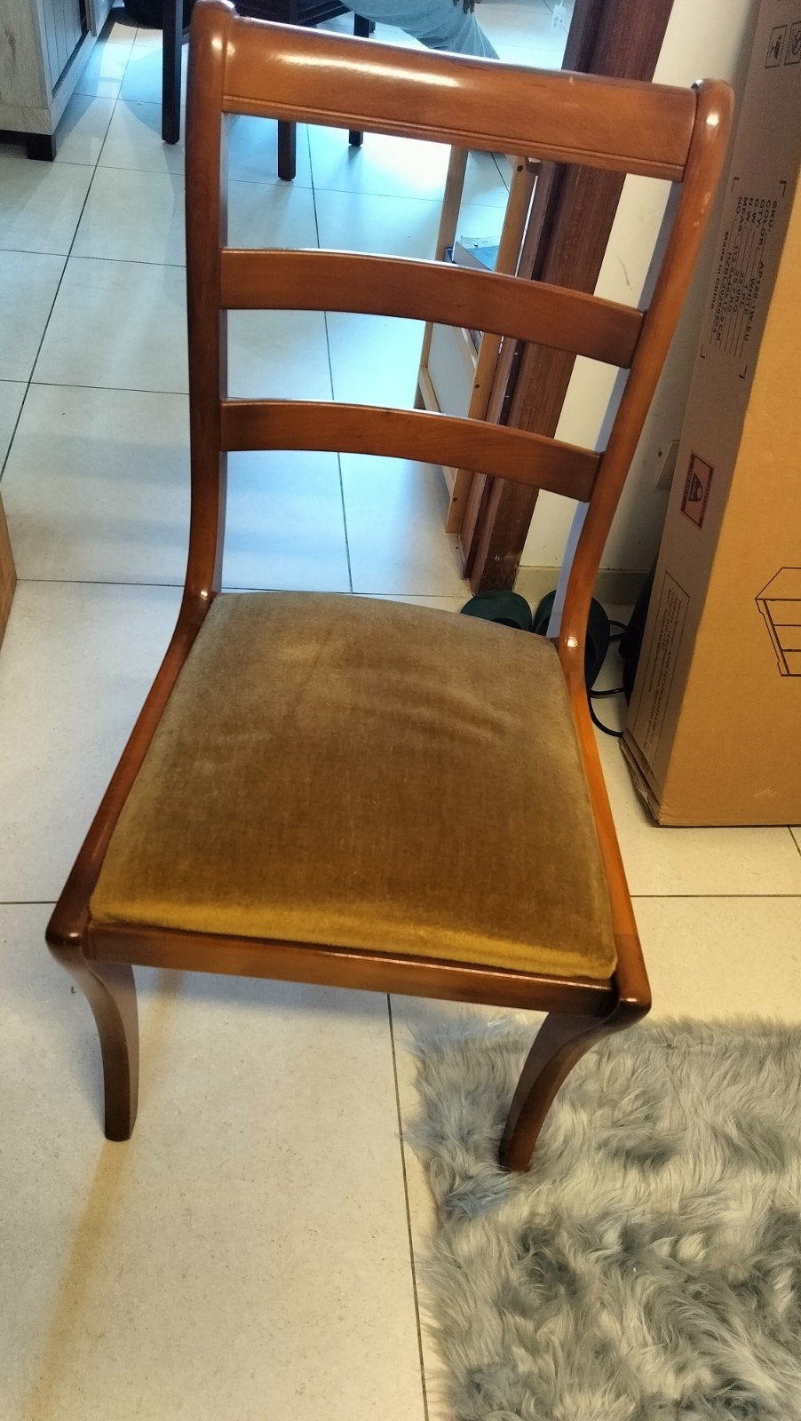 6 chaises en bois en très bon état, Ophalen
