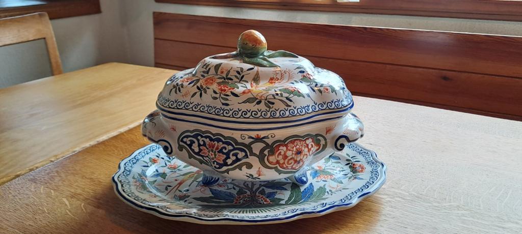 Soupière en porcelaine avec motif fruité. "Fait main", Antiquités & Art, Enlèvement