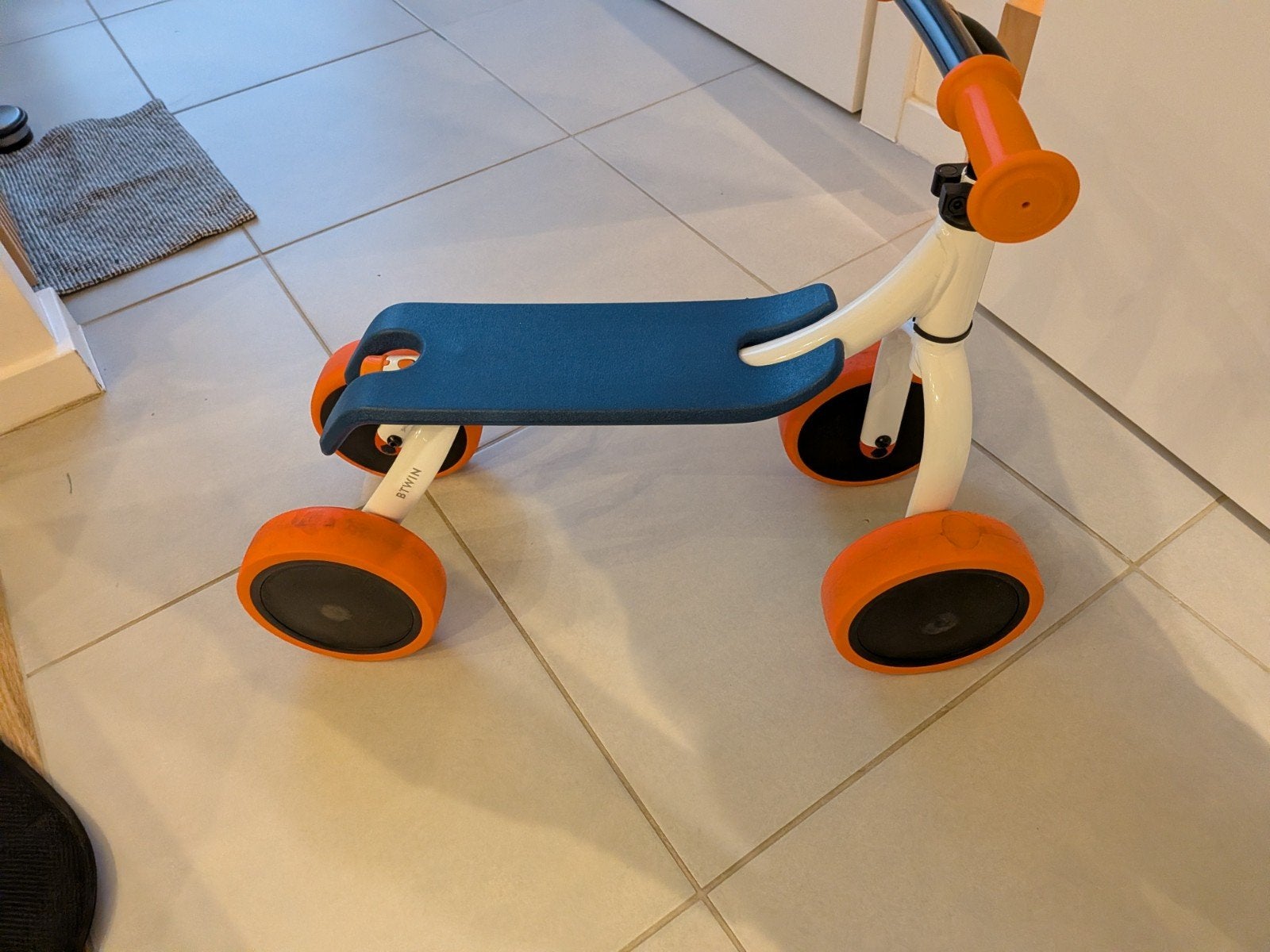 btwin porteur vélo Decathlon evolutif 2 en 1 1-3 ans

Petit, Enlèvement, Utilisé, Véhicule de marche