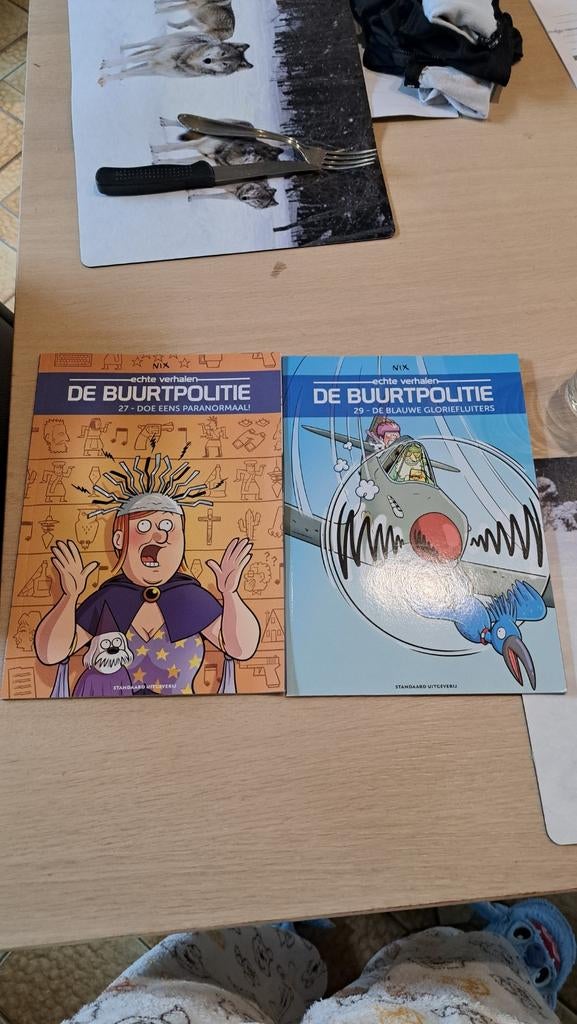Strips buurtpolitie bieden vanaf 10€ voor ze alle twee, Ophalen