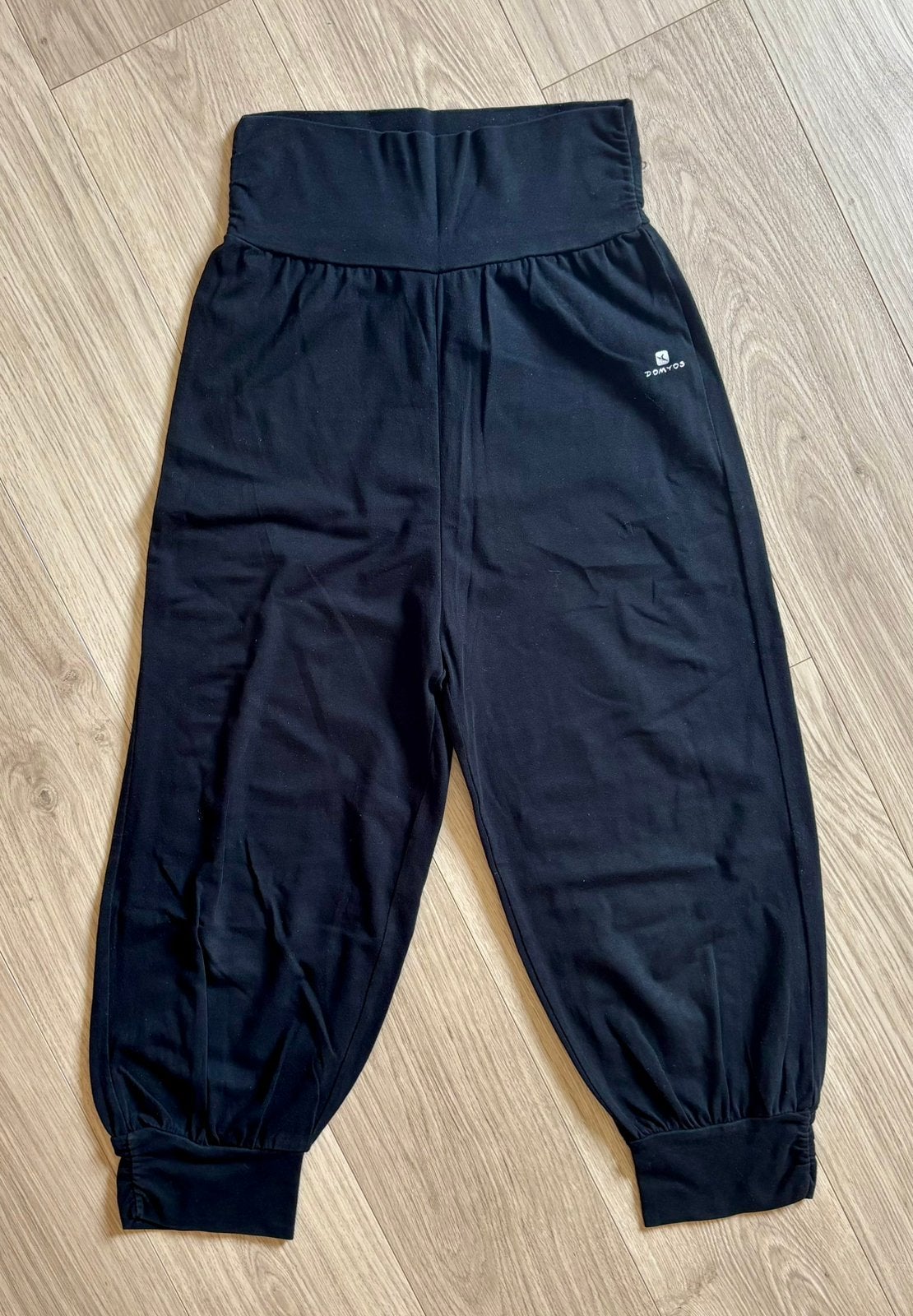 Coole, baggy dansbroek van Domyos maat 152, Enlèvement ou Envoi, Comme neuf, Pantalon