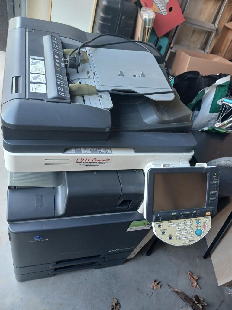 Hoge Konica Minolta printer op wielen en schuiven, Informatique & Logiciels, Konica Minolta, Imprimante, Enlèvement, Utilisé