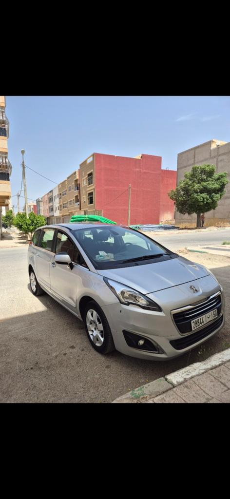 Peugeot 5008 de 2017, plaquée maroc, Autos, Achat, Entreprise, Diesel