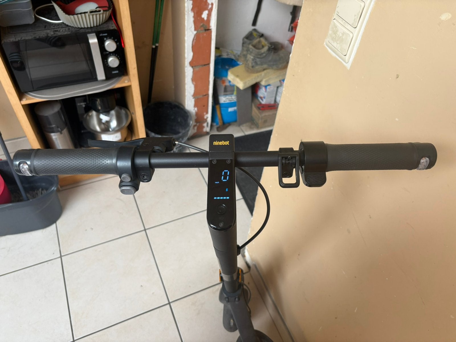 neuf robots max g 30 step avec chargeur, Vélos & Vélomoteurs, Enlèvement ou Envoi, Comme neuf, Step électrique (E-scooter)