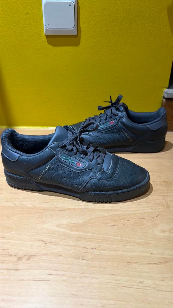 Adidas Yeezy Powerphase Calabasas zwart 39 1/3, Ophalen of Verzenden, Zo goed als nieuw