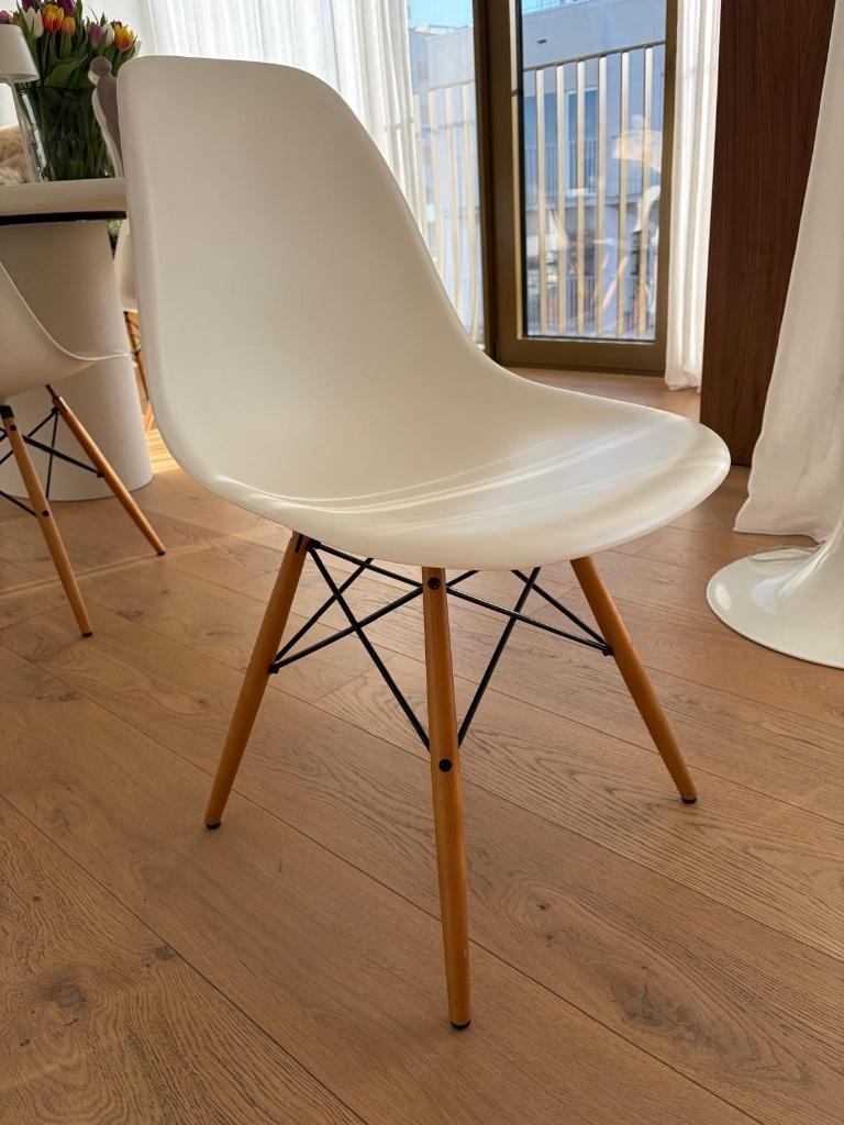 4 Stuks Eames Platic Side Chair DSW in Nieuwstaat, Huis en Inrichting, Ophalen, Zo goed als nieuw, Wit, Vier
