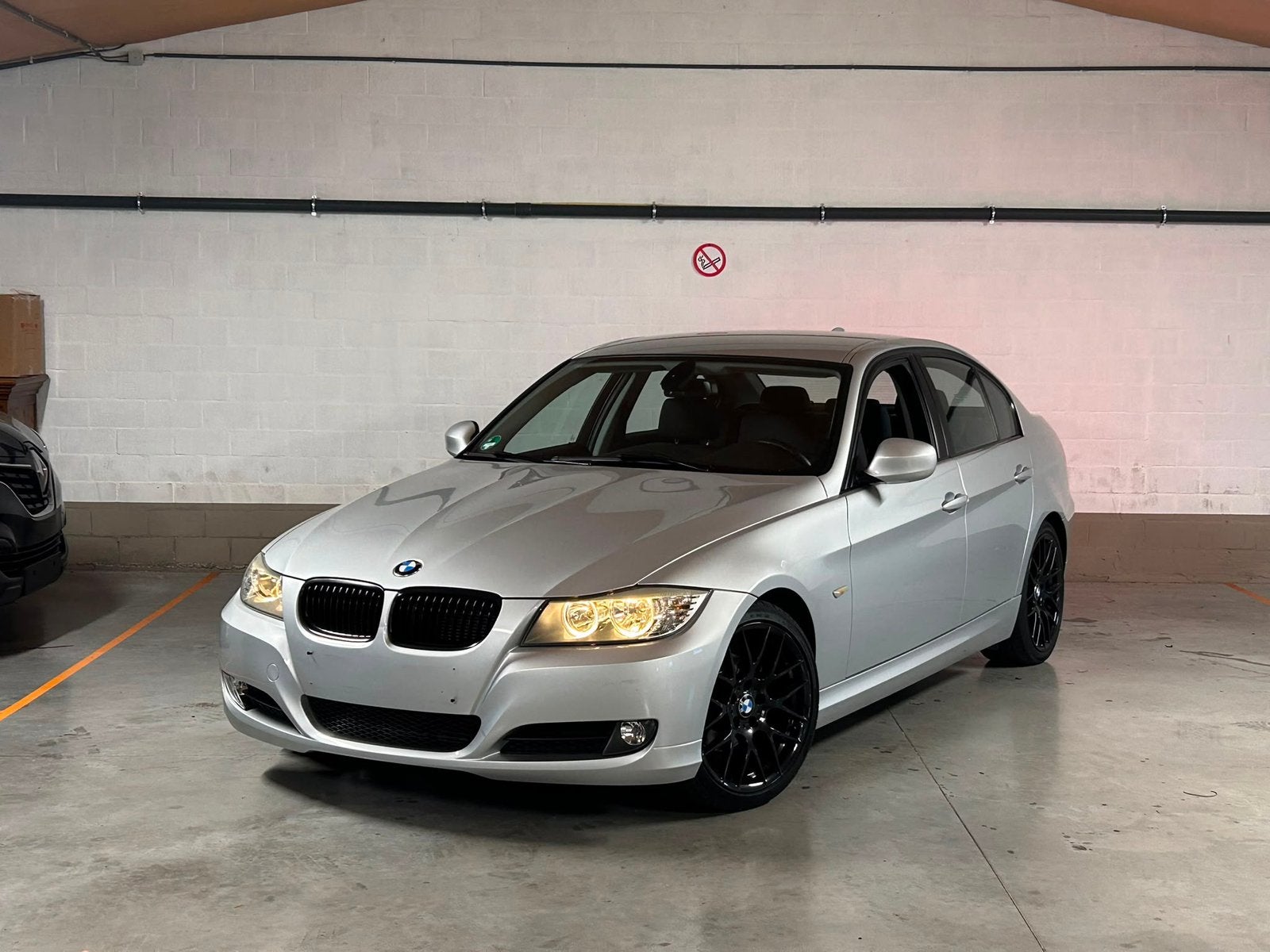 BMW 318D 2011 2.0 DIESEL 126.000KM EURO5 EXPORT/HANDELAAR, Auto's, Leder, Bedrijf, Diesel, Radio