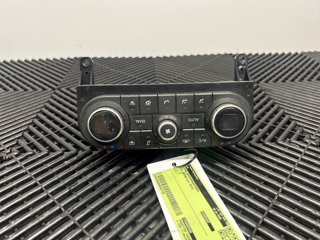 PANNEAU DE COMMANDE CHAUFFAGE CLIMATISATION Combo (Corsa C), Opel, Opel Automobile GmbH, Utilisé, Kontakt-opel@opel.com