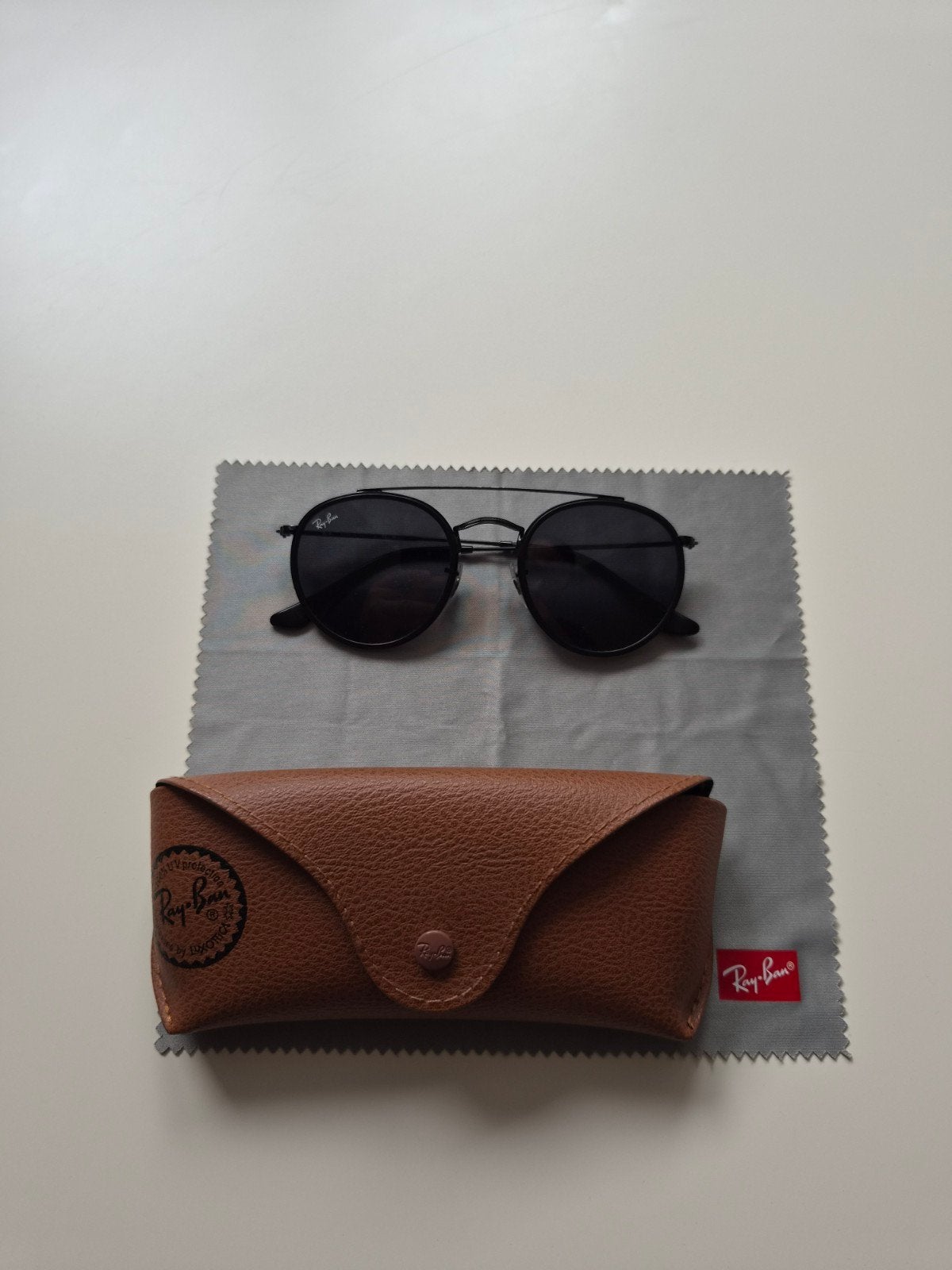 Ray-Ban Round Double Bridge zwarte zonnebril, Handtassen en Accessoires, Zwart, Ophalen of Verzenden, Zo goed als nieuw, Ray-Ban