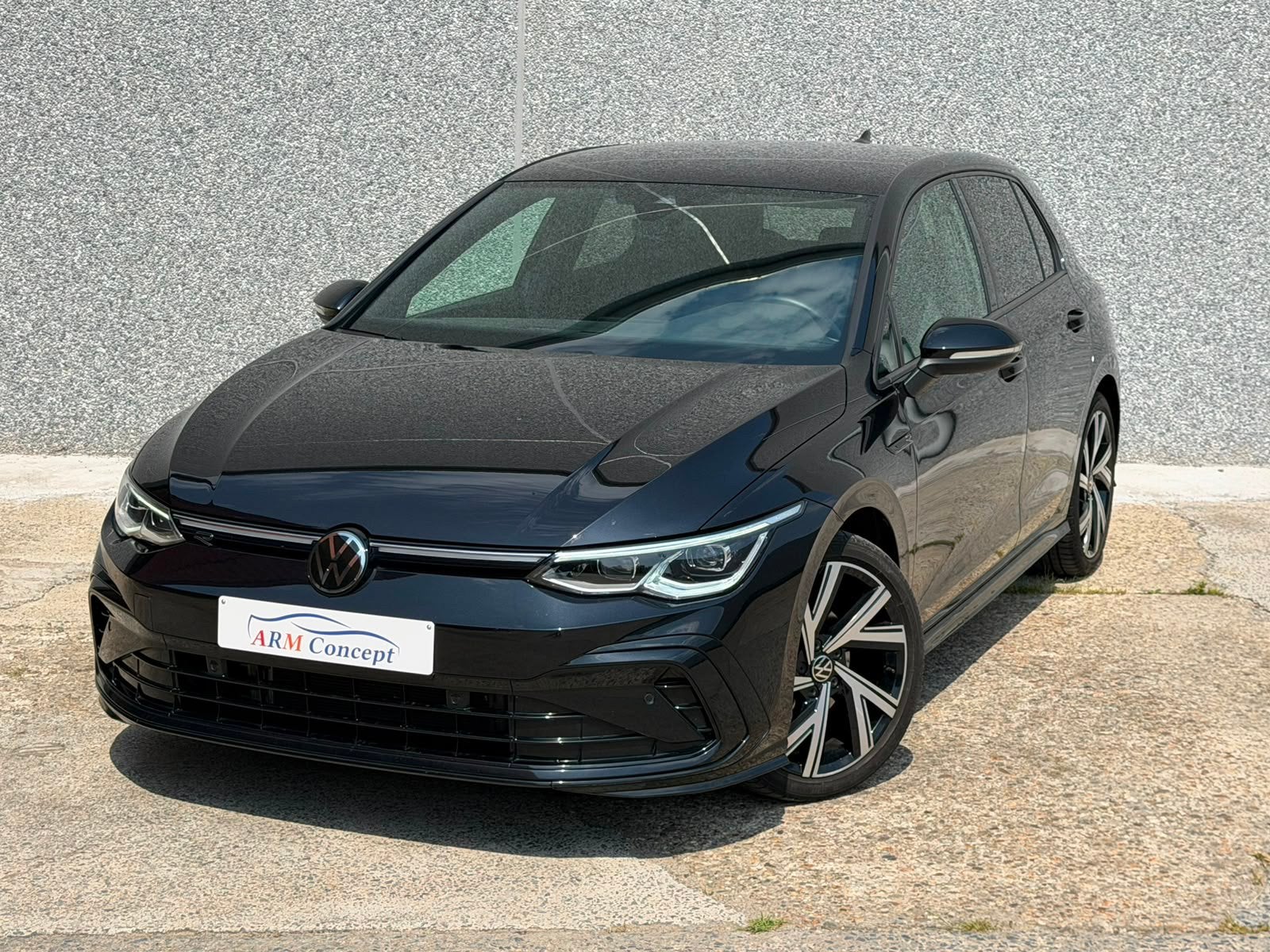 Volkswagen Golf 8 1.5 TSI Essence *R Line* 50000km Garantie, Auto's, Volkswagen, Automaat, Alcantara, Zwart, Bedrijf