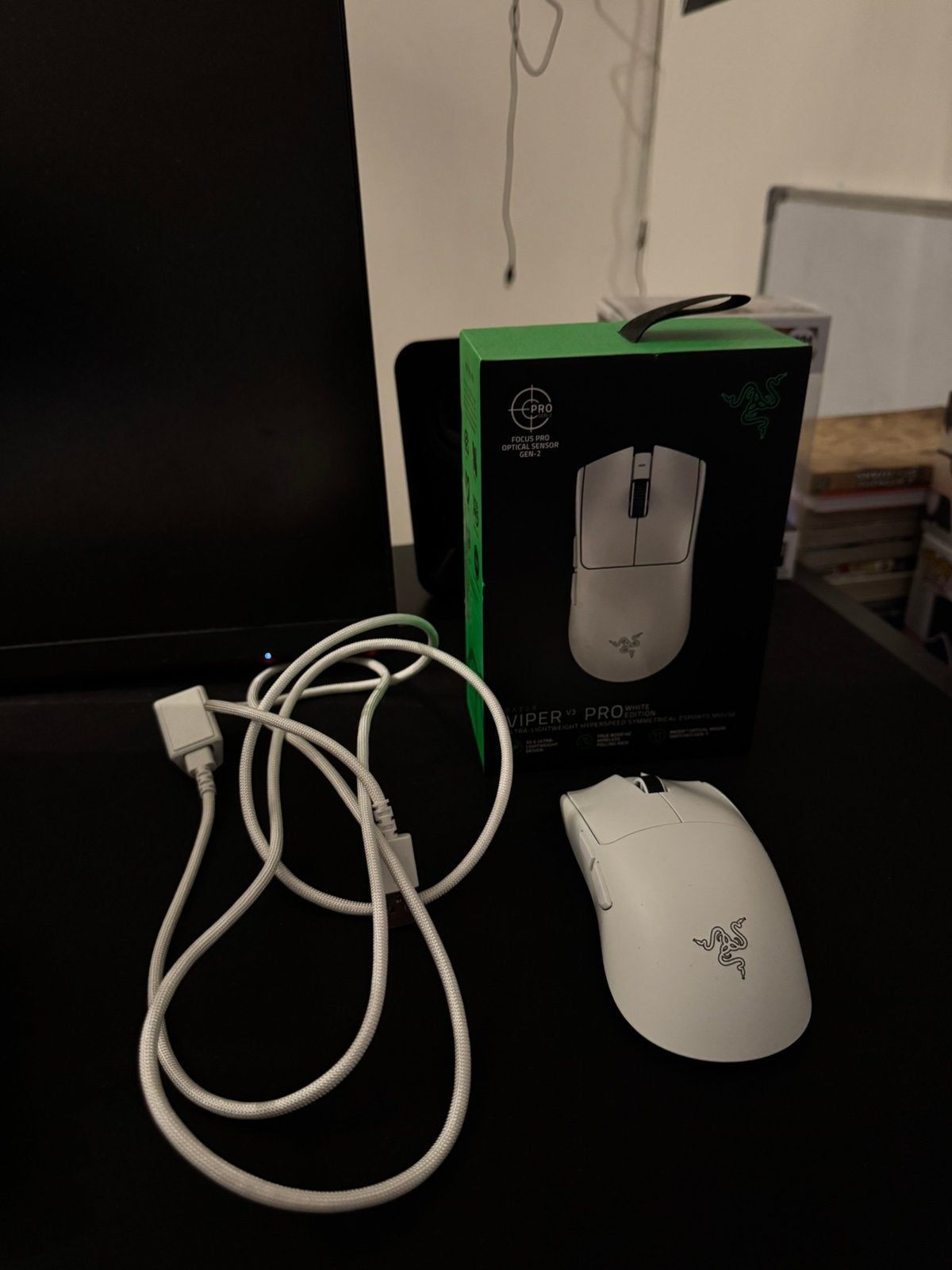 Raze viper v3 pro witte muis, Computers en Software, Muizen, Ophalen of Verzenden, Zo goed als nieuw, Muis