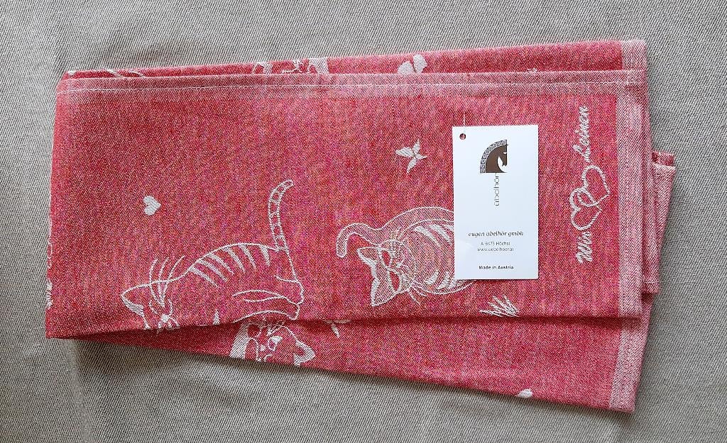 Te koop: Nieuw!! Twee geborduurde keukenhanden met poes., Huis en Inrichting, Keuken | Textiel, Ophalen, Nieuw, Rood, Theedoek of Handdoek