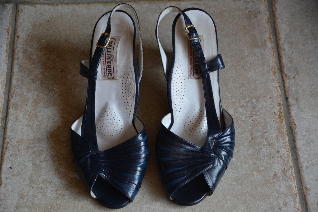 Donkerblauwe sandalen (maat 38), Blauw, Zo goed als nieuw, Valleverde, Sandalen of Muiltjes