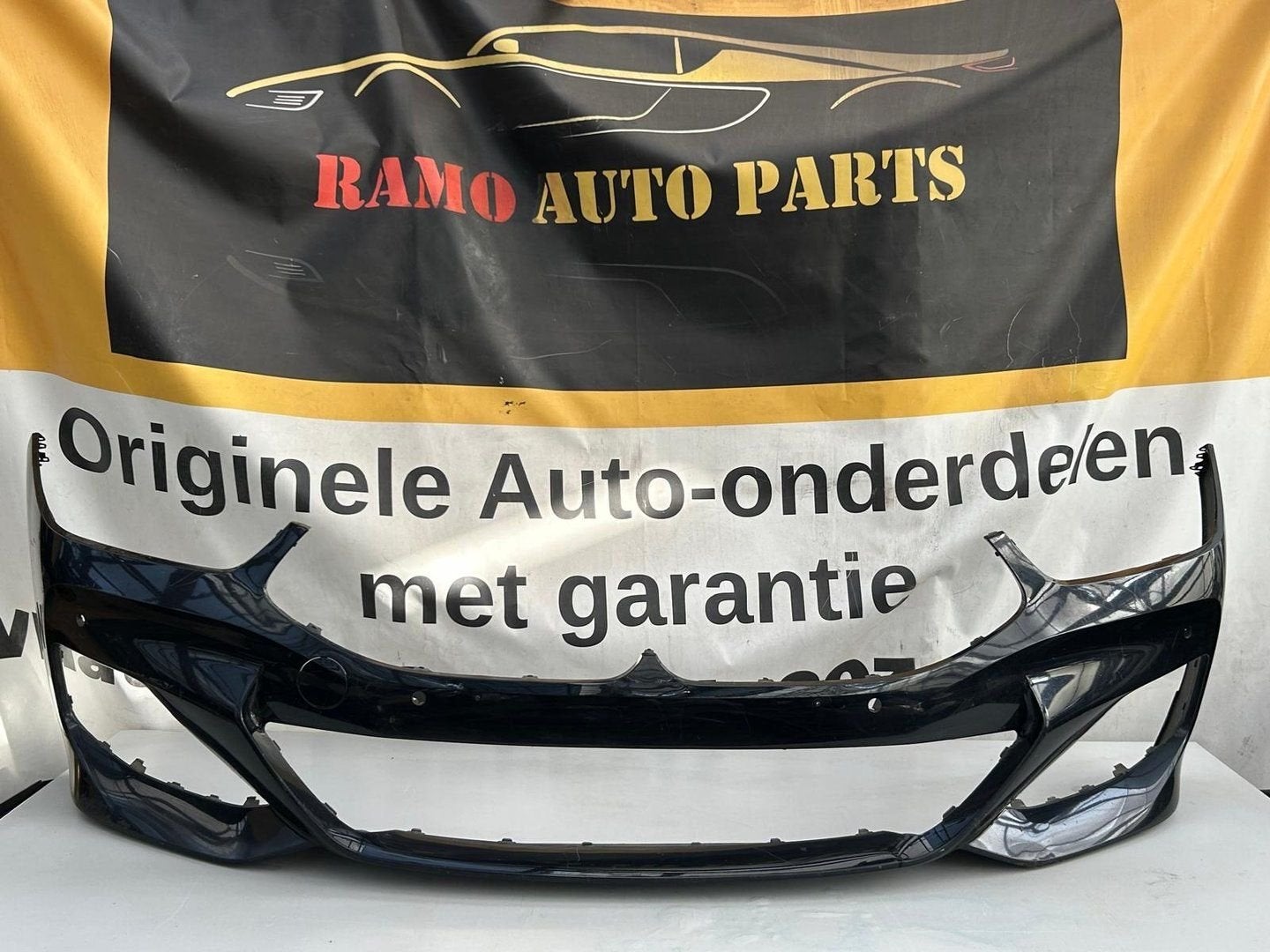 VOORBUMPER BMW 8 SERIE G15 COUPE  GENUINE M SPORT 6PDC ORIGI