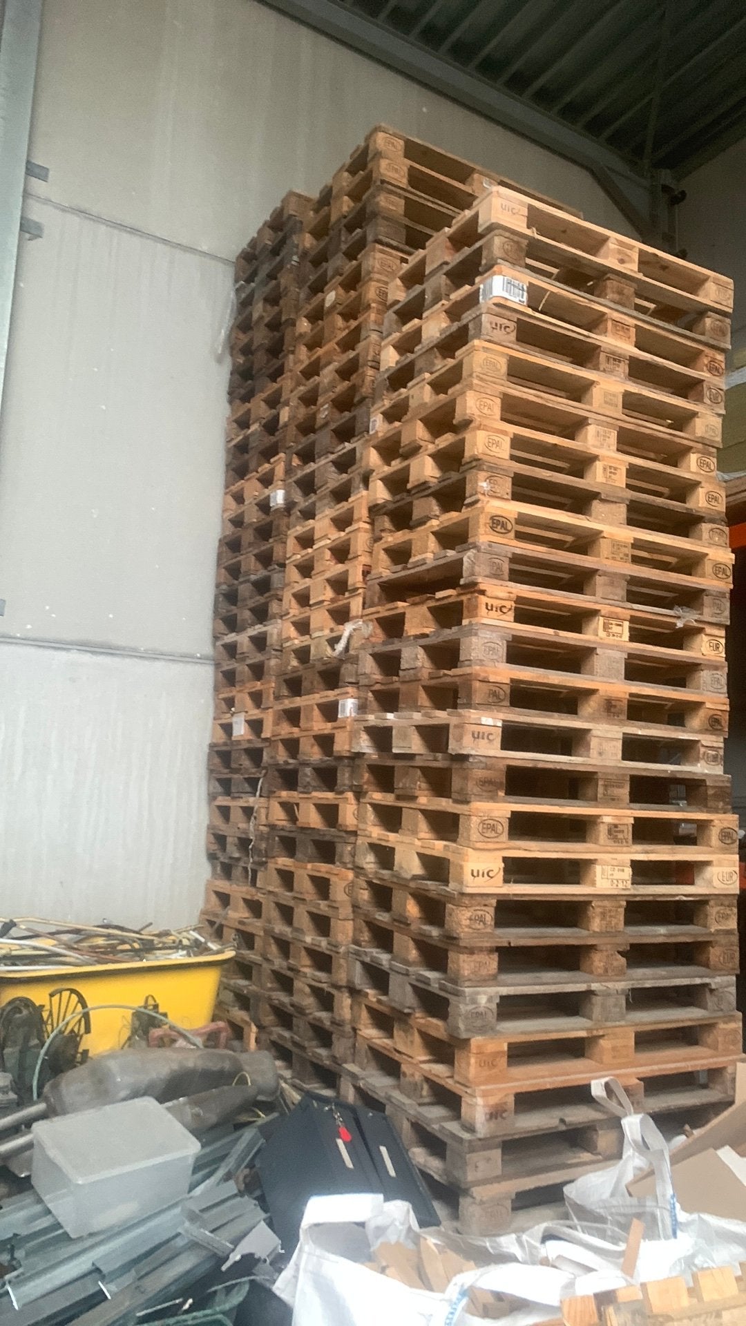 Palettes européennes + 100 pièces, Enlèvement, Comme neuf