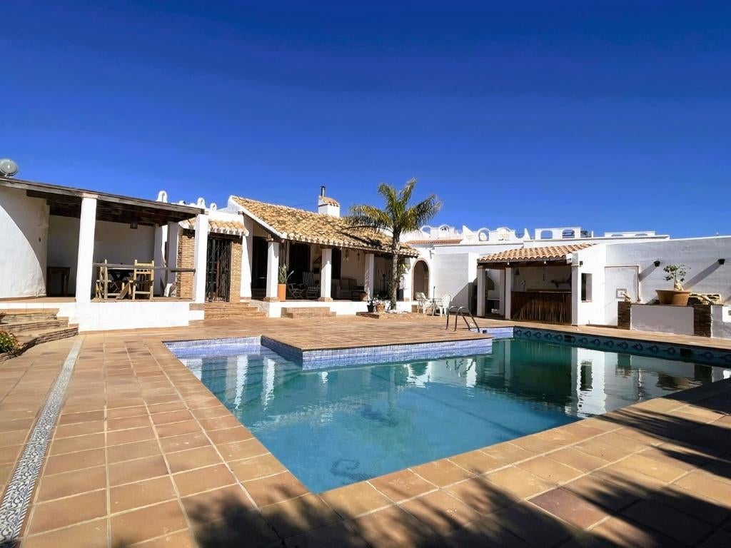 Villa spectaculaire : une oasis privée, Immo, Étranger, Espagne, Maison d'habitation, Village