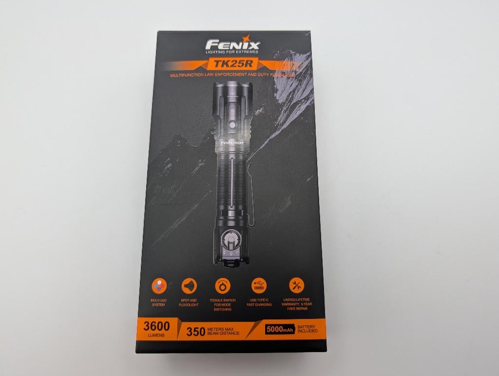 Fenix TK25R Tactical 3600 Lumen – NIEUW, Caravans en Kamperen, Zaklampen, Ophalen of Verzenden, Nieuw, Batterij