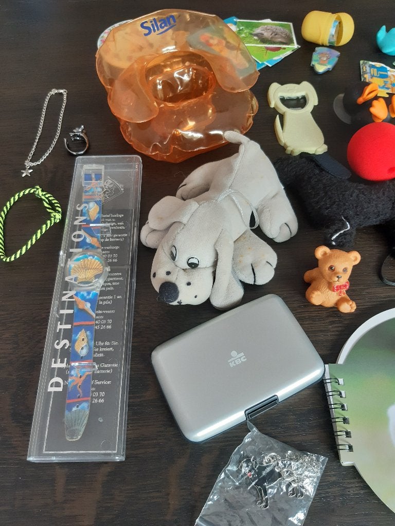 Set met allerlei gadgets: slijpers, notaboekje, tasje, hond, Diversen, Ophalen of Verzenden