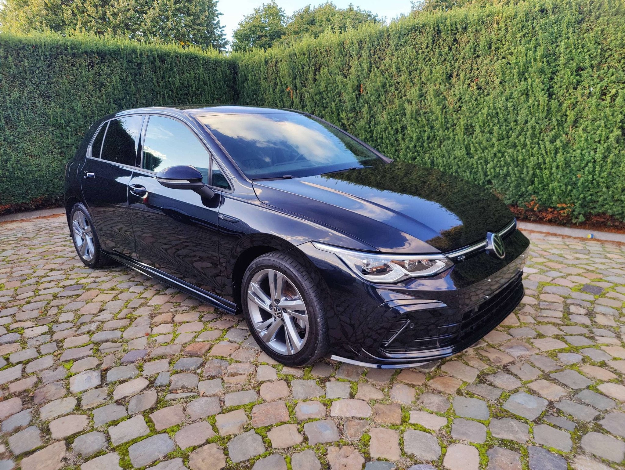 Volkswagen Golf Golf 1.5 eTSI R-Line Business Premium OPF DS, https://public.car-pass.be/vhr/560f9475-581b-4a2e-9b80-f4adf56c3d71