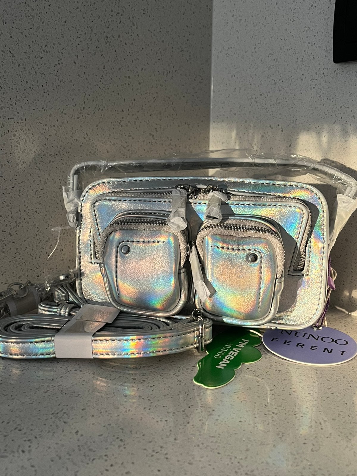 NOUVEAU !Sac à main Nunoo holographique argenté Nunoo Helena, Enlèvement ou Envoi, Sac à main