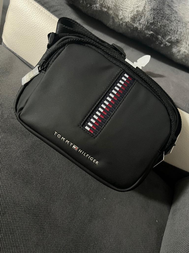 Sacoche tommy hilfiger, Vêtements | Hommes, Enlèvement, Neuf, Tommy Hilfiger