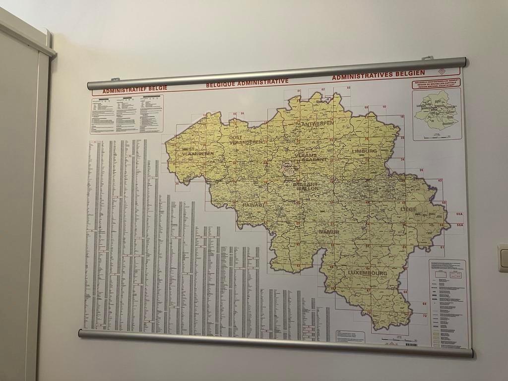 Carte géographique administrative de la Belgique, Boeken, Atlassen en Landkaarten, Ophalen, Zo goed als nieuw, België, Landkaart