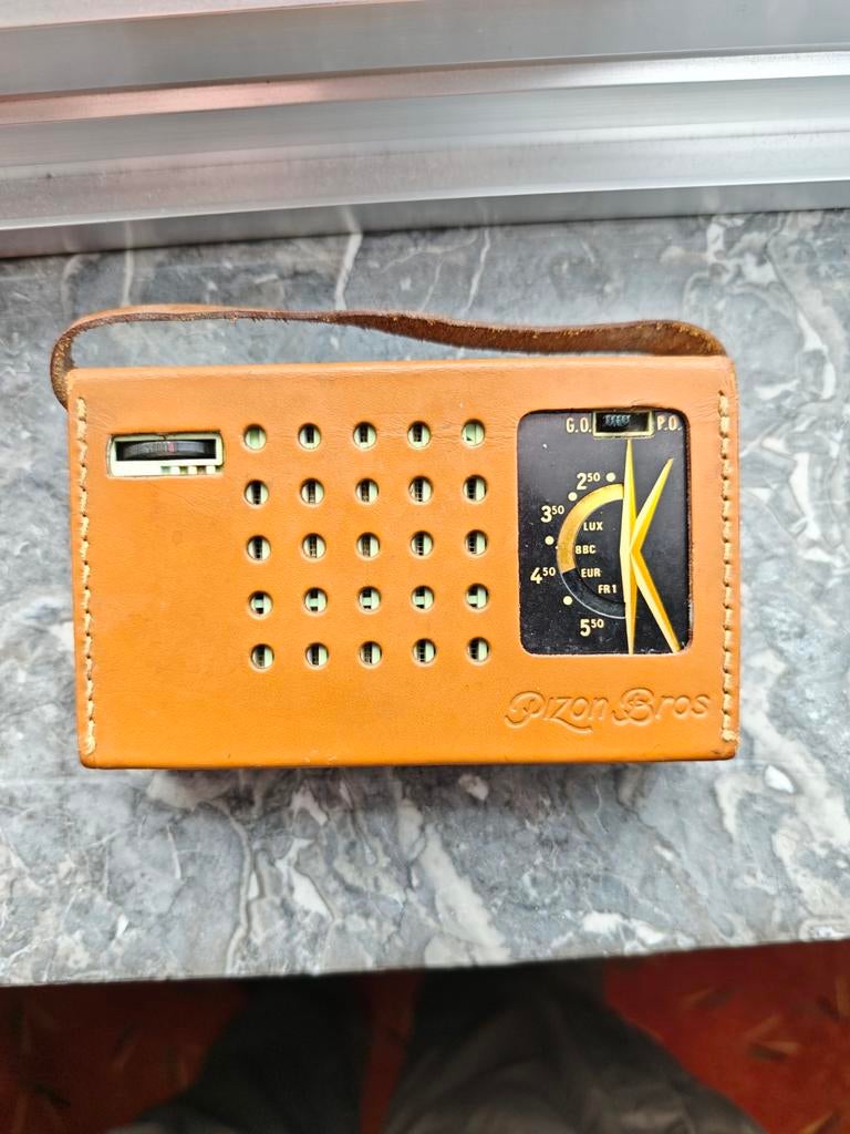 Radio à transistors PIZON BROS Pizonette (1960) Ensemble com, Antiquités & Art, Antiquités | TV & Hi-Fi, Enlèvement