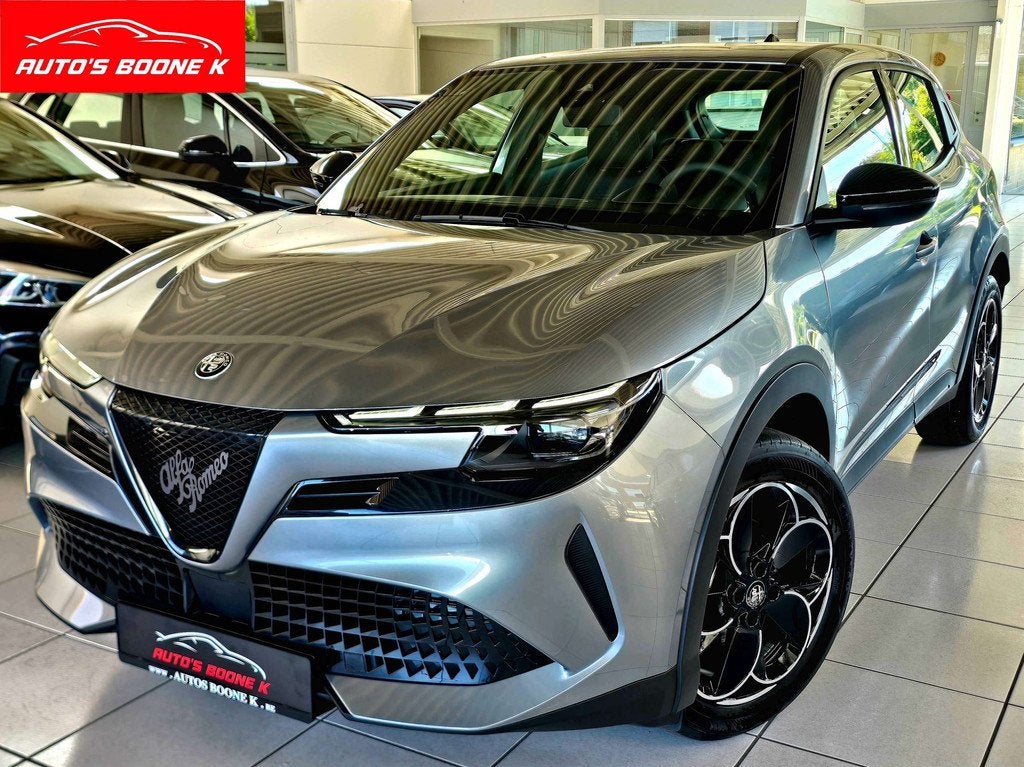 Alfa Romeo e-Junior 54 kWh Elettrica / Apple + android / Led, Autos, Alfa Romeo, Noir, 5 portes, 5 places, Automatique