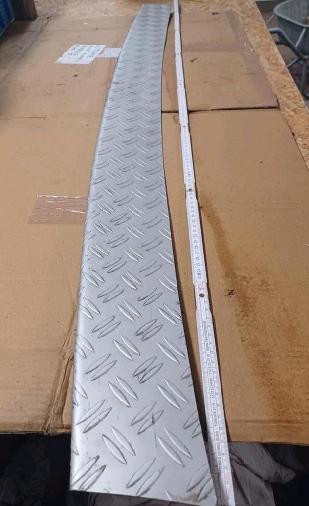 Instapbescherming camionette (traanplaat), Ophalen, Nissan