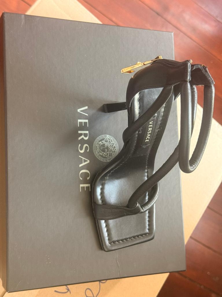 Nieuw Versace sandalen 37, Pumps, Zwart, Nieuw, Ophalen of Verzenden