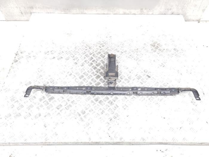 Support pare-chocs arrière centre d'un Fiat 500L, -, 3 mois de garantie, Utilisé, Fiat