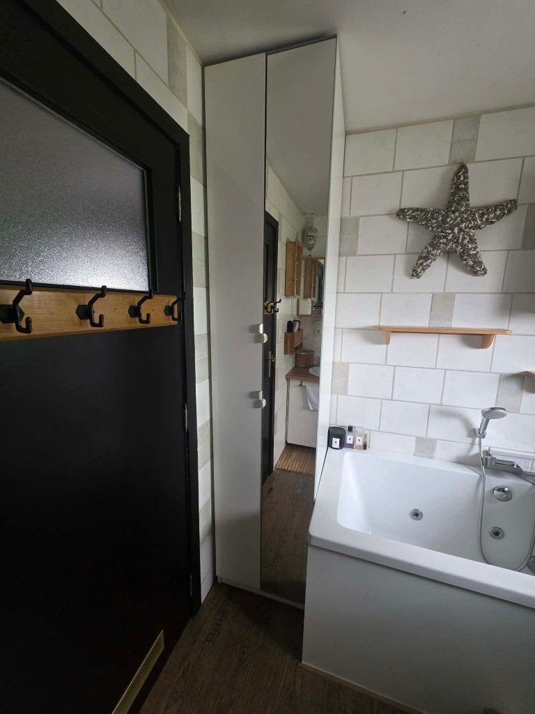 Badkamerkast wit - 2 deuren - Ikea 236 hoog met spiegeldeur, Ophalen, Spiegelkast, 200 cm of meer, 50 tot 100 cm