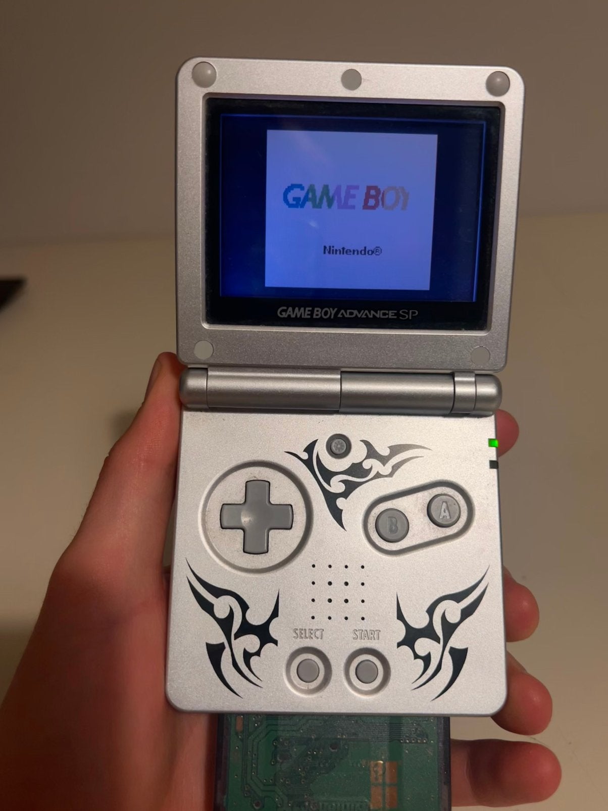 Game Boy Advance SP Tribal Edition + Harry Potter, Games en Spelcomputers, Spelcomputers | Nintendo Game Boy, Ophalen of Verzenden