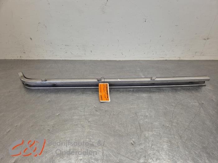 Schuifdeur Rail links van een Volkswagen Transporter, Gebruikt, -, Volkswagen, -