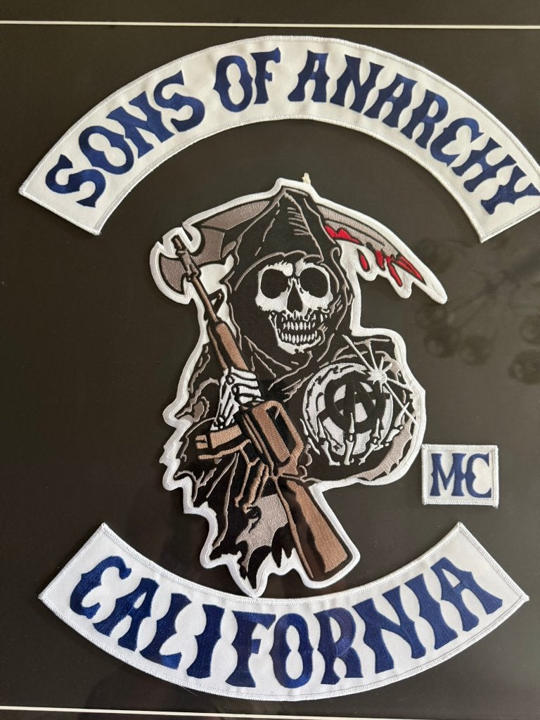 Badges Sons Of Anarchy, Mayans, Grim Bastards & Calaveras, Enlèvement, Comme neuf, TV, Statue, Réplique ou Modèle