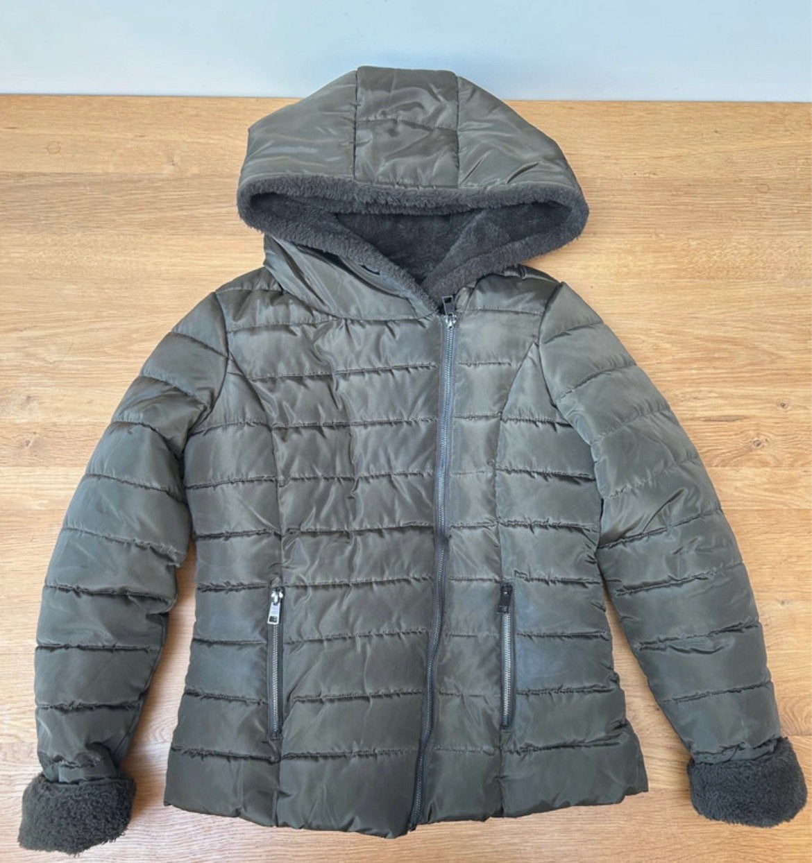 Lola Liza asymmetrische winterjas kaki - maat 36, Kleding | Dames, Jassen | Winter, Ophalen of Verzenden, Zo goed als nieuw, Maat 36 (S)