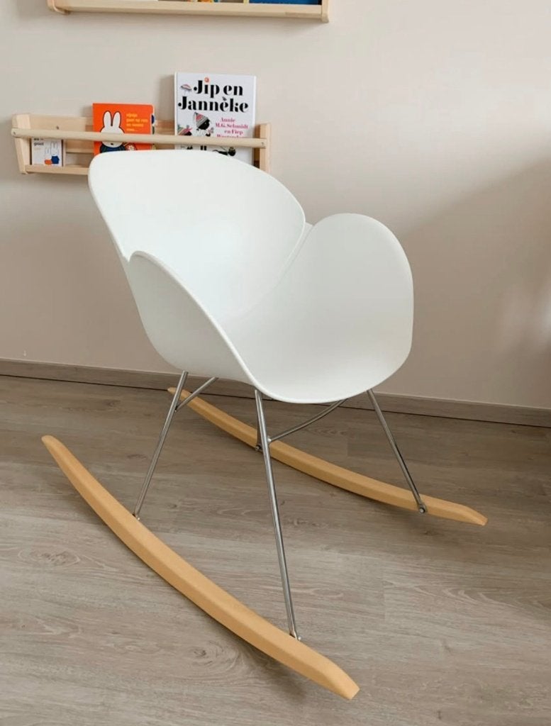 Chaise à bascule design (d'une valeur de 550€) pour 100€, Maison & Meubles, Enlèvement, Comme neuf, Blanc, Bois