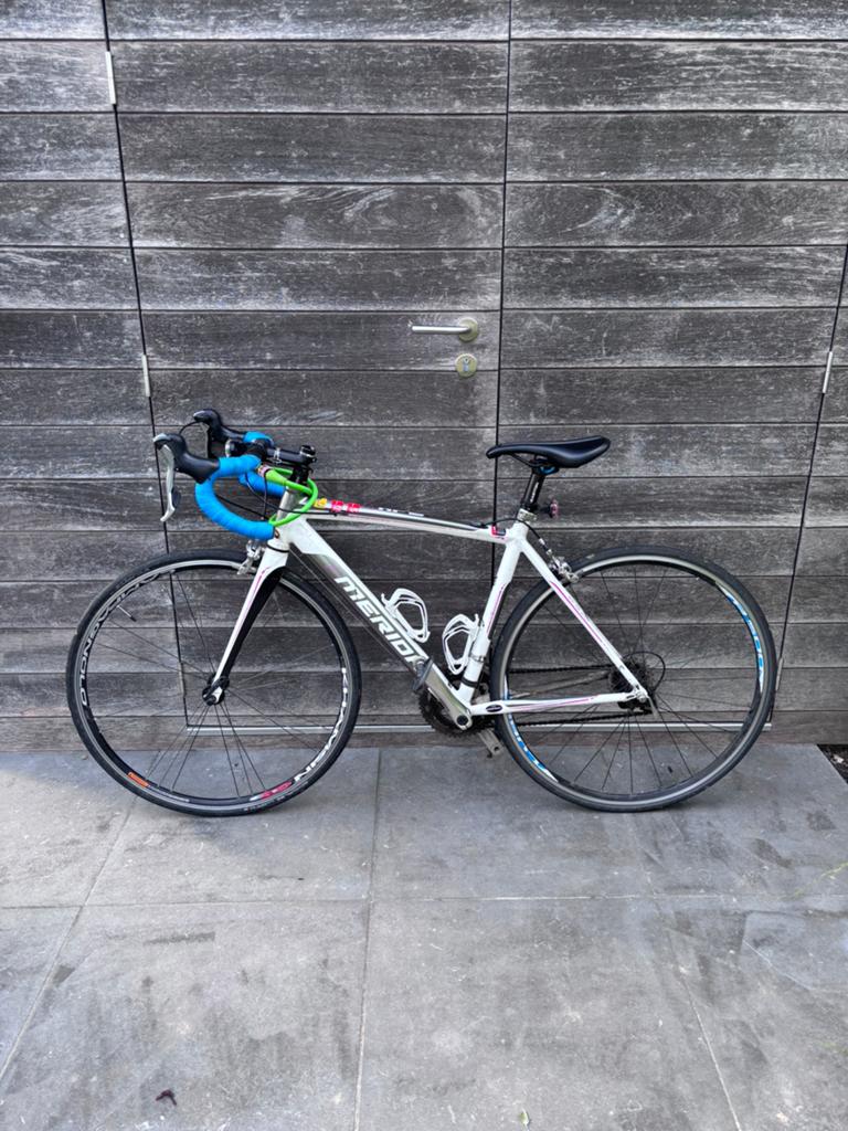 Vélo de route blanc Merida pour femme, Enlèvement, Comme neuf