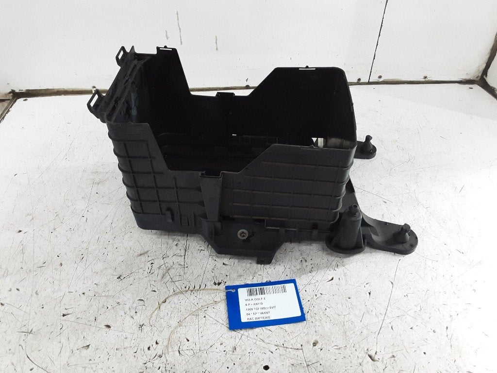 BAC A BATTERIE Volkswagen Golf V (1K1) (1K0915333C), Autos : Pièces & Accessoires, Volkswagen, Mevr. I. Hauben, Utilisé, Rue de l'Espoir 34 34
4030  GRIVEGNÉE, BE