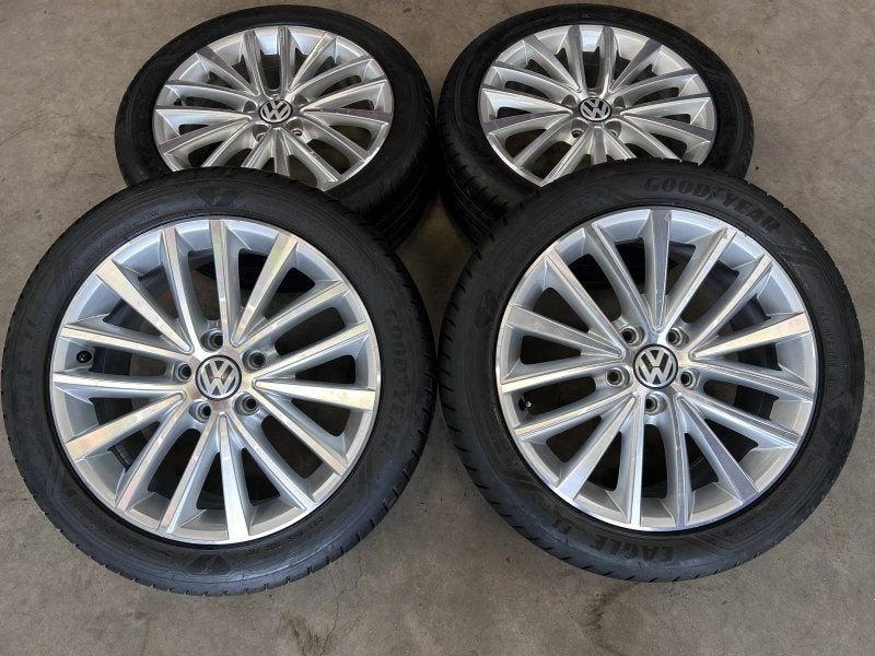 17 Queensland velgen + zomerbanden Volkswagen Golf 5C0601025, Autos : Pièces & Accessoires, Pneus et Jantes, Pneus été, -, 17 pouces