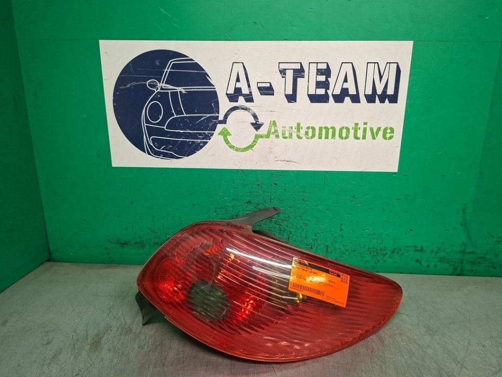 FEU ARRIÈRE DROIT Peugeot 206 (2A / C/H/J/S), Utilisé, Peugeot