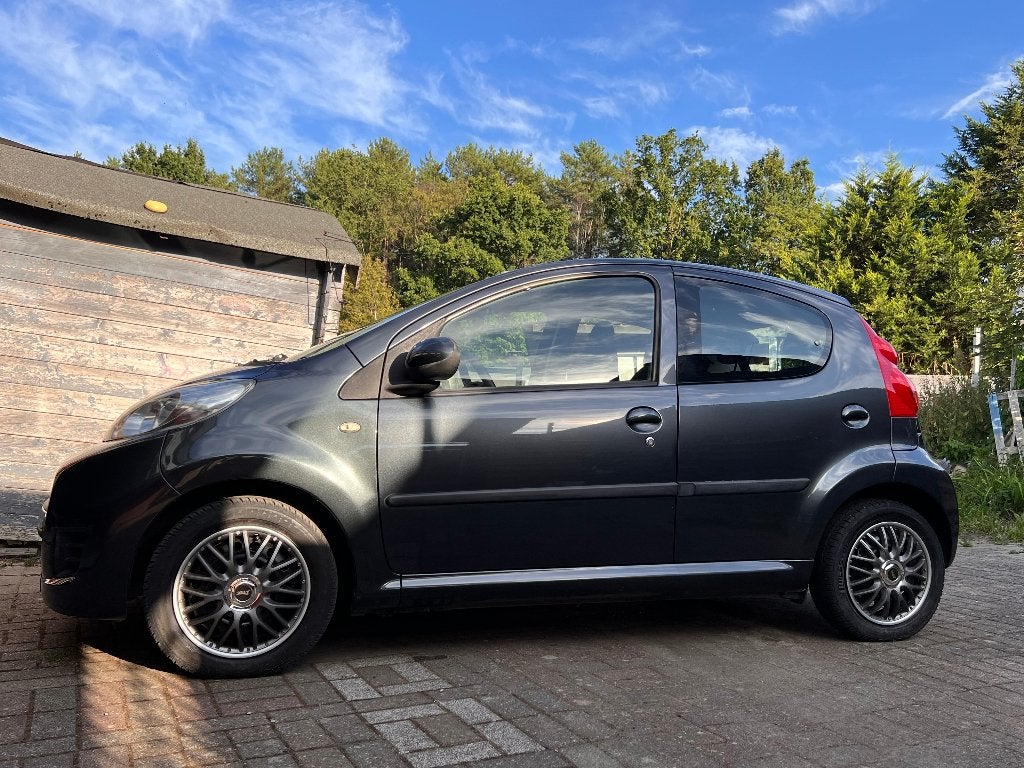 Peugeot 107 - 1.0i urban - Automaat - 33445 km - Grijs, Auto's, Stof, 50 kW, 925 kg, Particulier