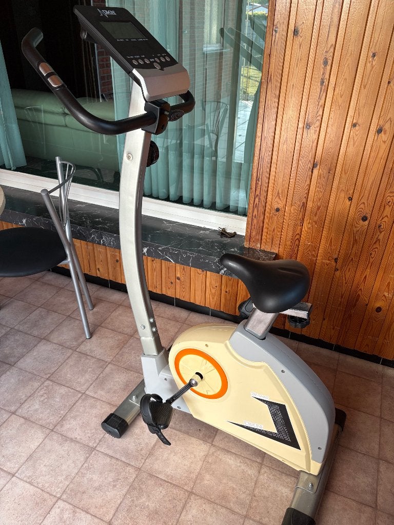 Hometrainer, Sport en Fitness, Fitnessapparatuur, Ophalen, Gebruikt, Benen, Hometrainer